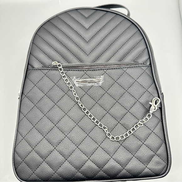 Vegan Quilted Black Backpack – Silver Chain Accent | 100% Vegan Friendly

⸻